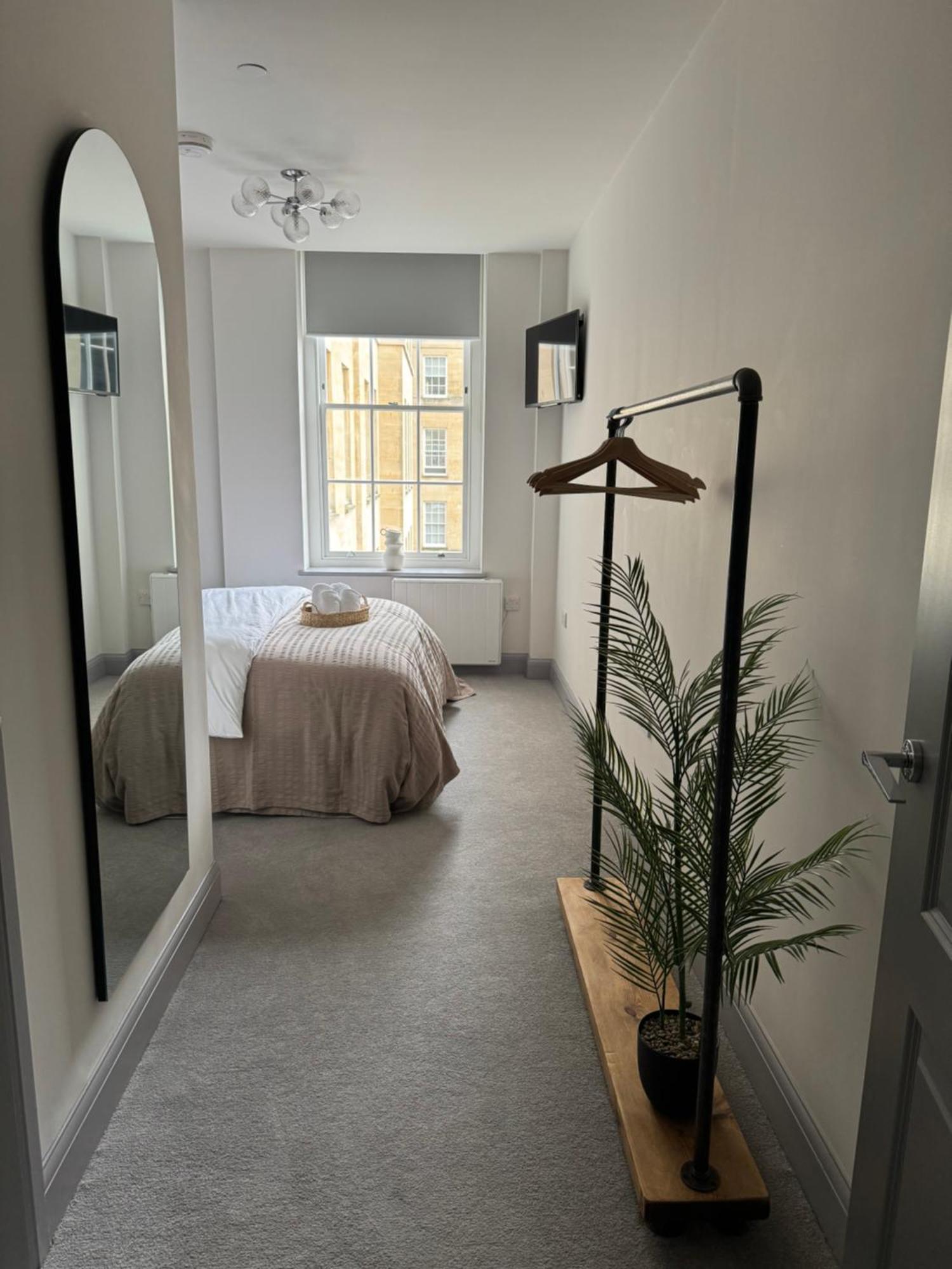 Haus Of Sulis, City Centre Apartment With Lift Access Bath Zewnętrze zdjęcie