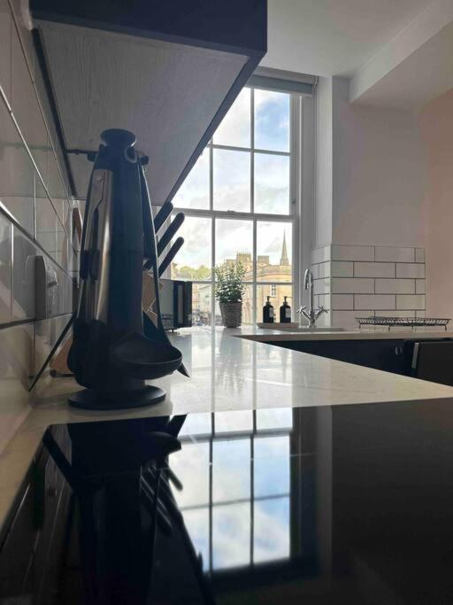 Haus Of Sulis, City Centre Apartment With Lift Access Bath Zewnętrze zdjęcie