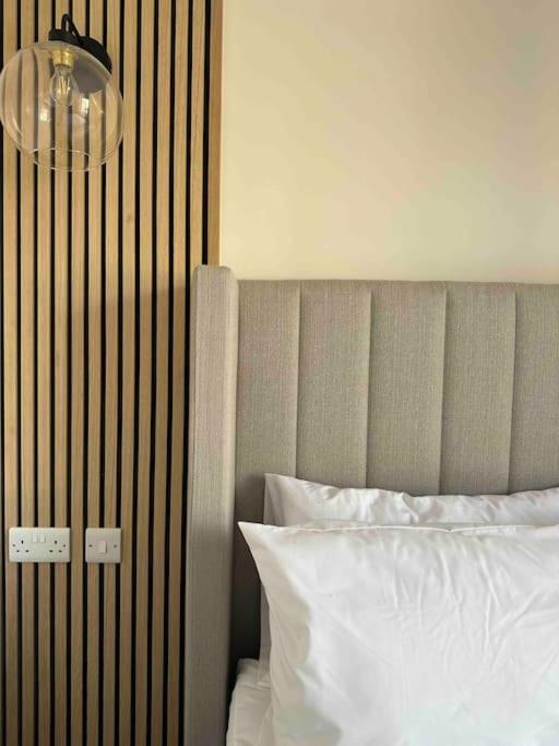 Haus Of Sulis, City Centre Apartment With Lift Access Bath Zewnętrze zdjęcie