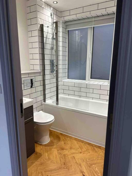 Haus Of Sulis, City Centre Apartment With Lift Access Bath Zewnętrze zdjęcie